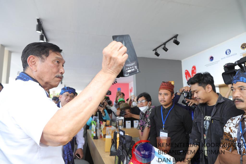 Menko Luhut Targetkan Perjalanan 1,4 Miliar Wisatawan Nusantara