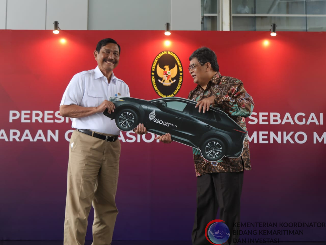 Diresmikan oleh Menko Luhut, Kemenko Marves Secara Bertahap Gunakan  Kendaraan Bermotor Listrik Berbasis Baterai Sebagai Kendaraan Dinas