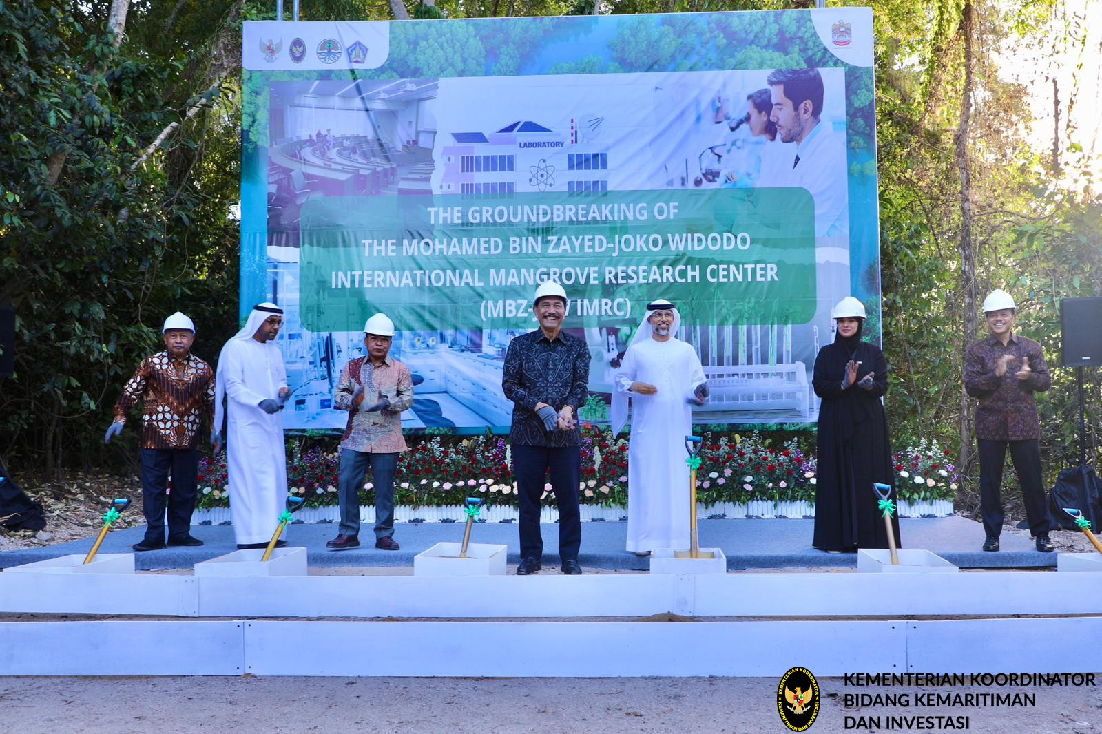 Perkuat Pengelolaan Ekosistem Mangrove, Indonesia dan PEA Melaksanakan Peletakan Batu Pertama MBZ-JKW International Mangrove Research Center di Bali